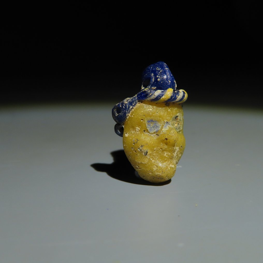 Fenício Vidro Pingente de cabeça. Século 4 aC. 2,3 cm L. #2.1
