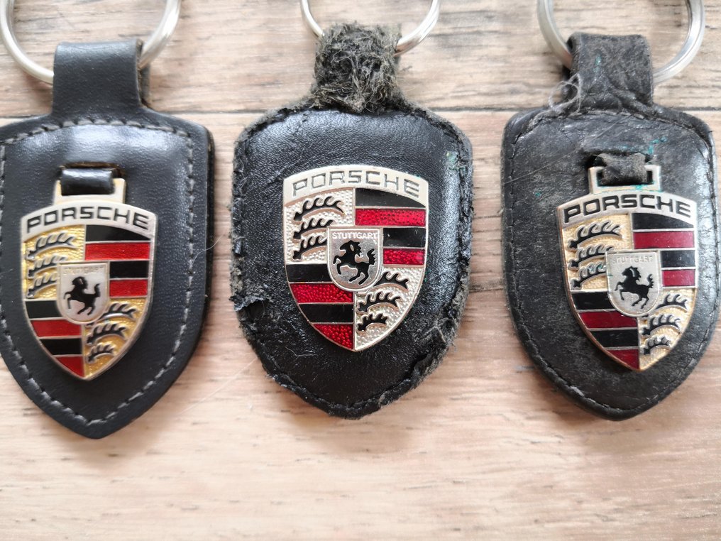 Kiegészítő - Originele porsche sleutelhangers : 2 stuks uit de jaren 70/80 en 1 uit de jaren 90 - Porsche #3.2