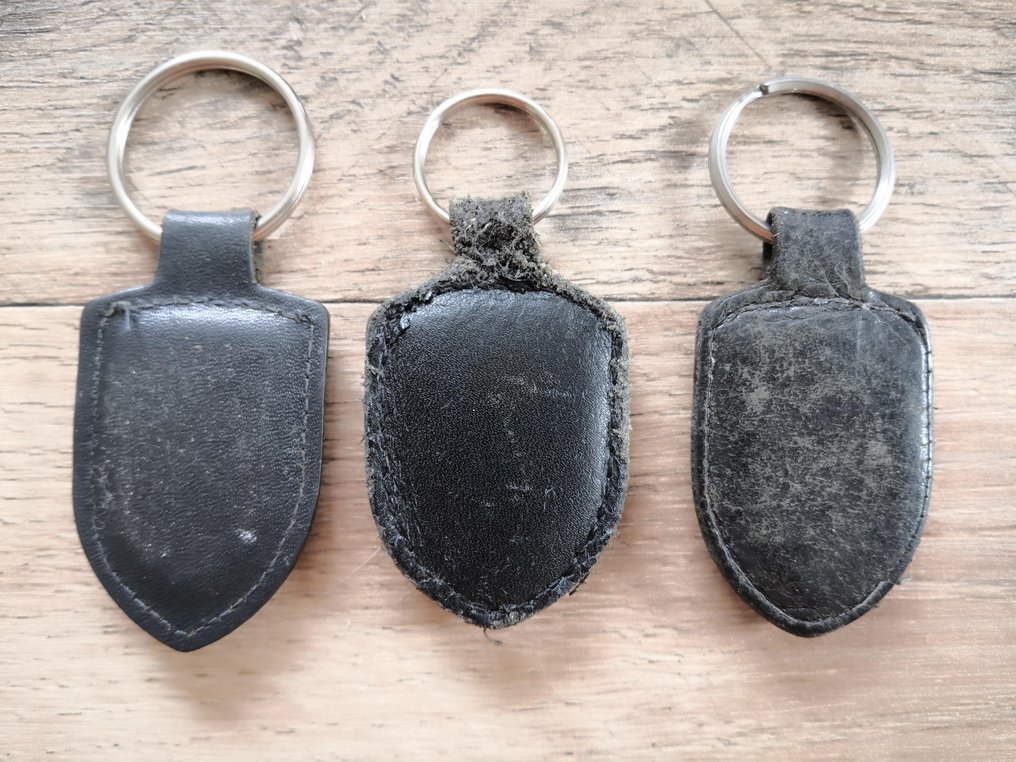 Accessoires - Originele porsche sleutelhangers : 2 stuks uit de jaren 70/80 en 1 uit de jaren 90 - Porsche #3.3