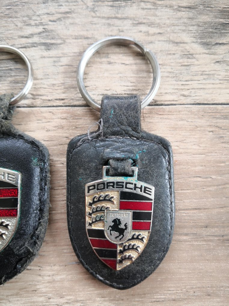Accessoires - Originele porsche sleutelhangers : 2 stuks uit de jaren 70/80 en 1 uit de jaren 90 - Porsche #2.2