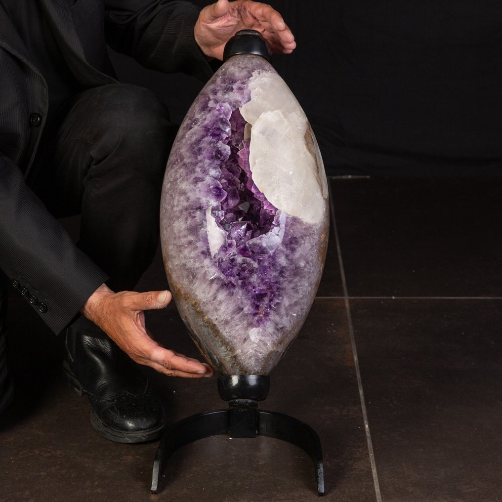 Cristales de amatista Amatista tallada en forma de óvalo de rugby - Altura: 600 mm - Ancho: 290 mm- 27.5 kg #1.1