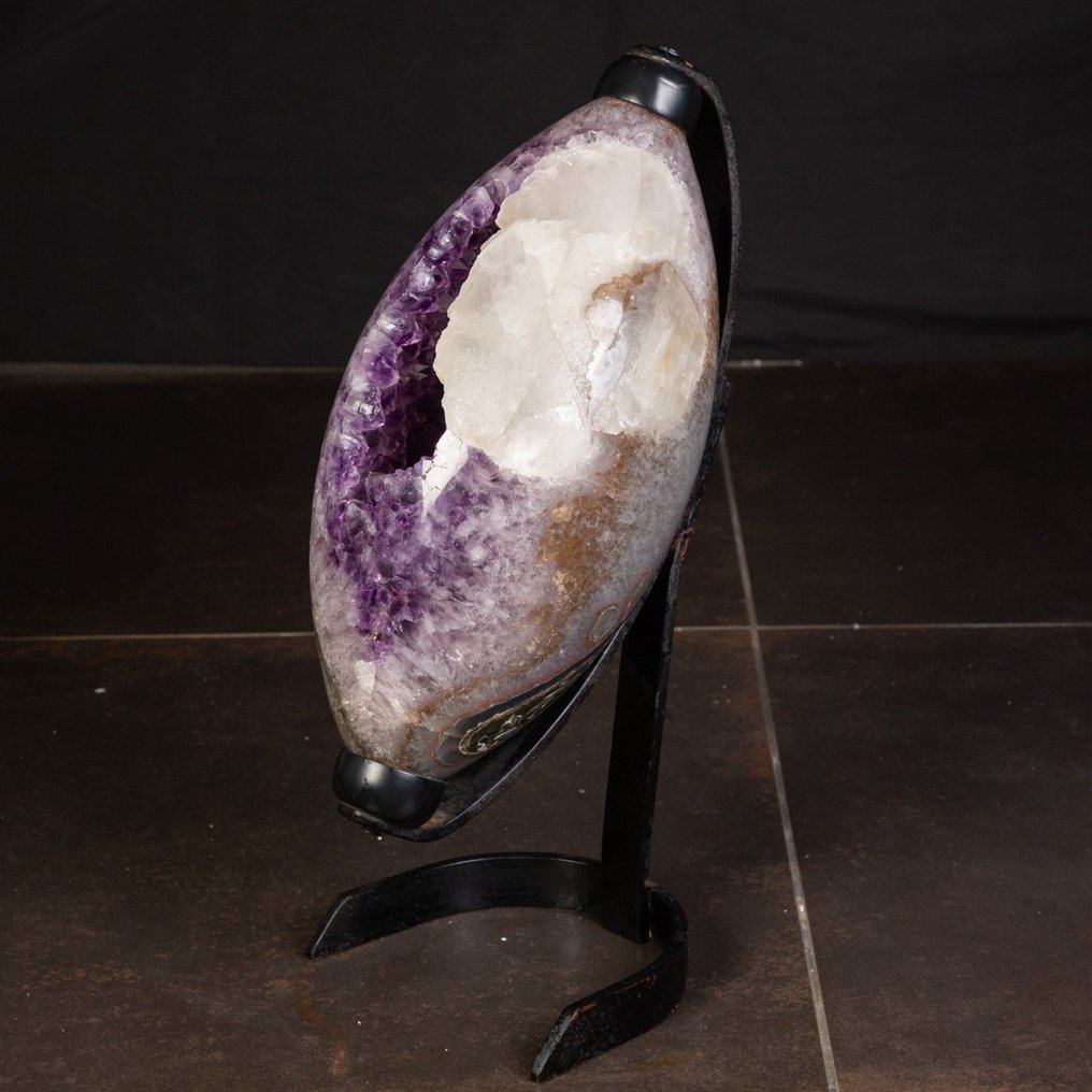 Amethist kristallen Amethist gesneden in de vorm van een rugbyovaal - Hoogte: 600 mm - Breedte: 290 mm- 27.5 kg #1.2