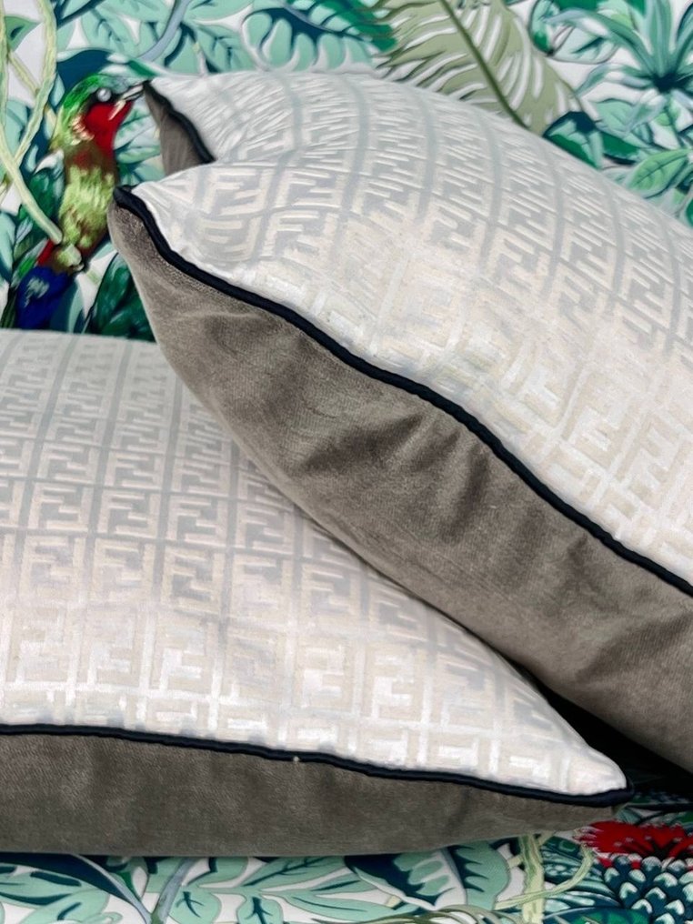 Fendi Casa 新的一组两个 - 垫子 #2.1