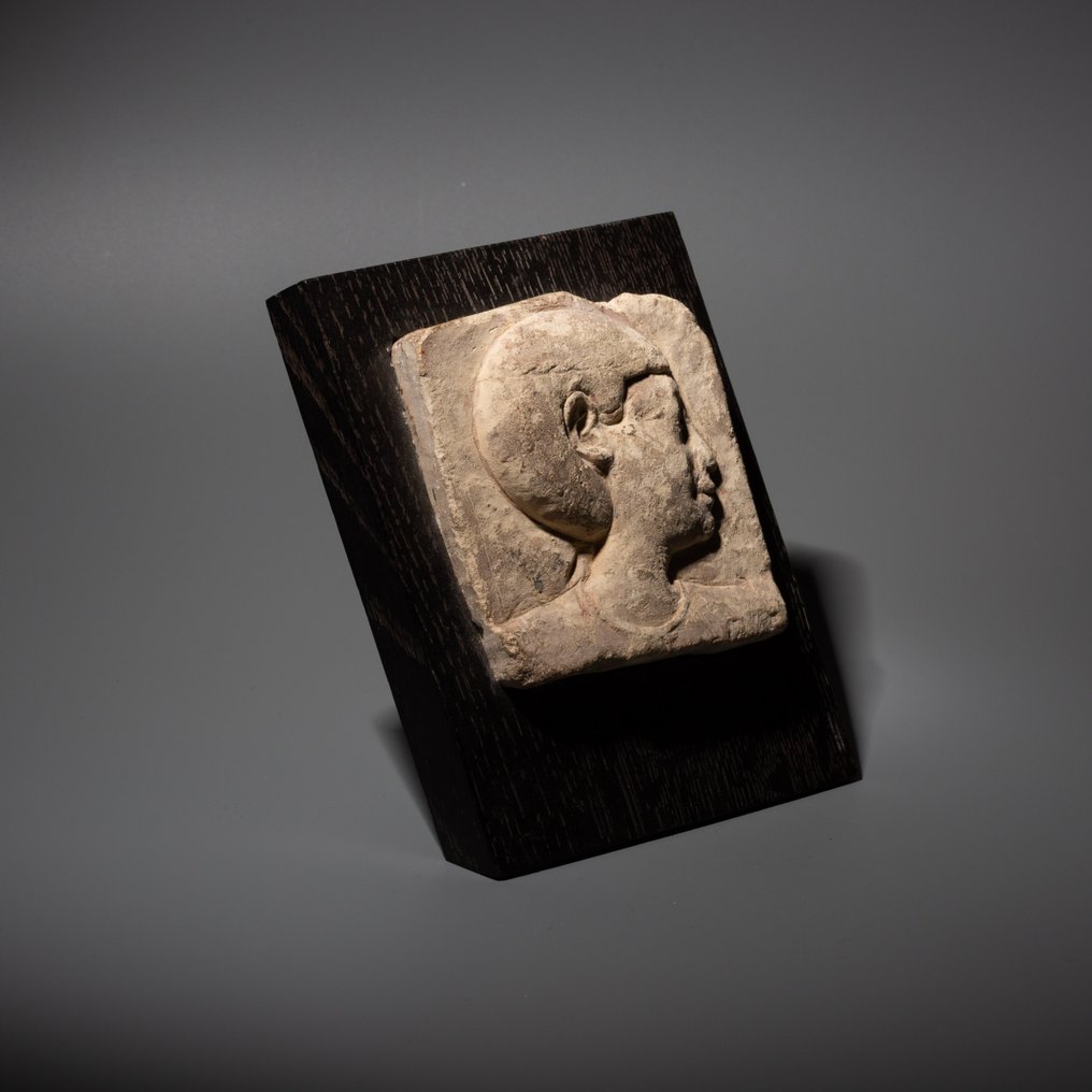 Starożytny Egipt Kamień Relief rzeźbiarski przedstawiający Khereduankh (matkę Imhotepa). Okres ptolemejski, 332–30 p.n.e. #3.2