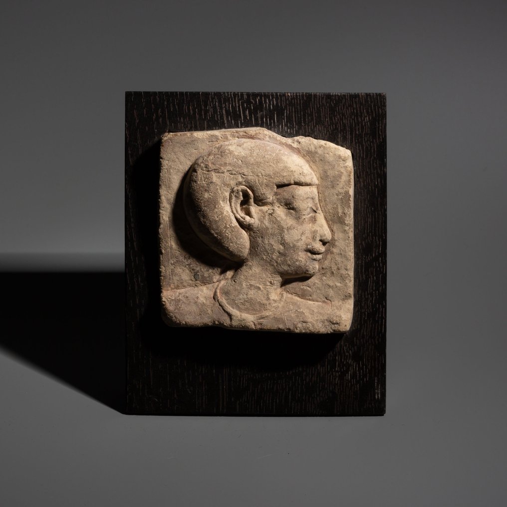 Forntida Egypten Stengodslera Skulptörens modellrelief av Khereduankh (Imhoteps mor). Ptolemaisk period, 332 - 30 f.Kr. 6,9 cm H. #2.2