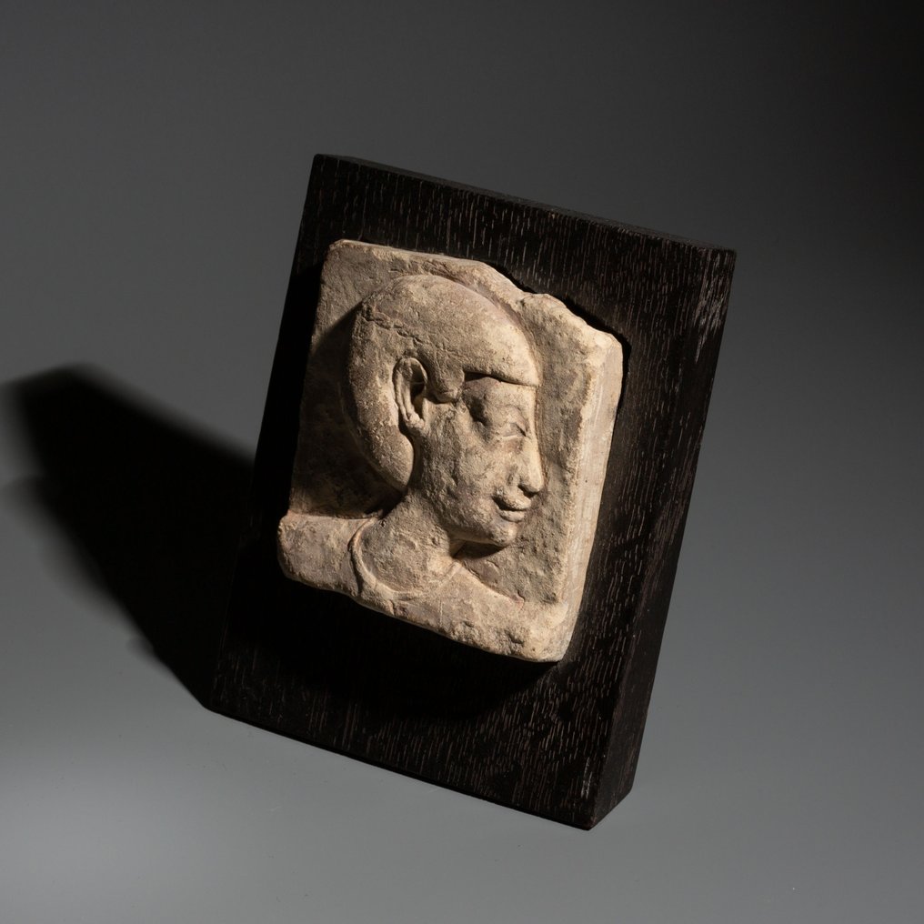 Starożytny Egipt Kamień Relief rzeźbiarski przedstawiający Khereduankh (matkę Imhotepa). Okres ptolemejski, 332–30 p.n.e. #3.1