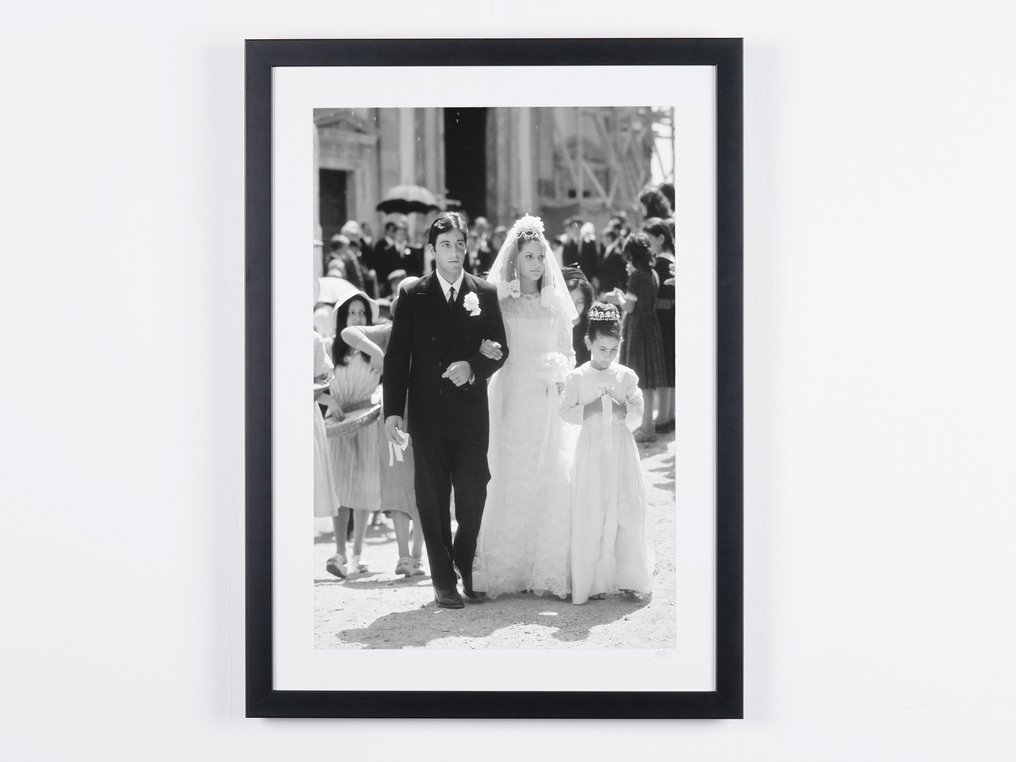 The Godfather, Al Pacino as "Michael Corleone » & Simonetta Stefanelli - Fine Art Photography - Luxury Wooden Framed 70X50 cm - Limited Edition Nr 04 of 30 - Serial ID 30499 - Original Certificate (COA), Hologram - 100% New. Shipping Reduction from 3 items #1.0