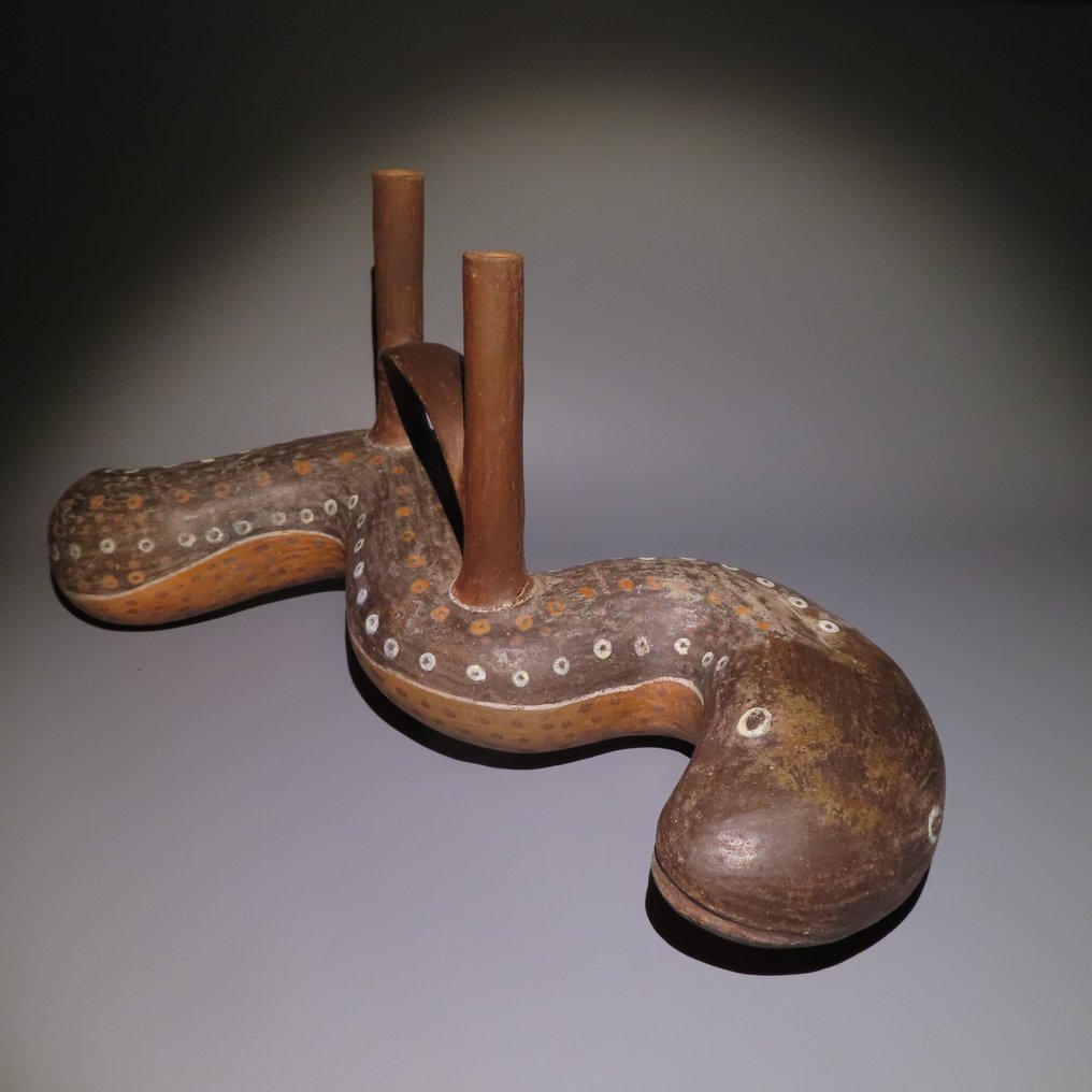 秘魯納斯卡， Terracotta 非常漂亮的 Snake Huaco 馬鐙罐容器。 41 公分長西元 100 - 500 年。有進口許可證 #2.1