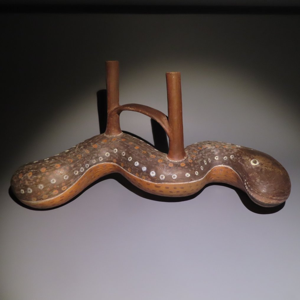 秘魯納斯卡， Terracotta 非常漂亮的 Snake Huaco 馬鐙罐容器。 41 公分長西元 100 - 500 年。有進口許可證 #1.1