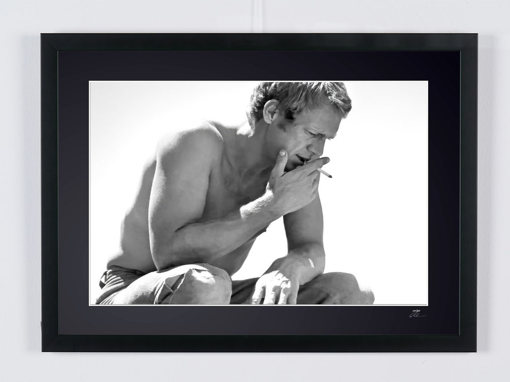 Steve McQueen - « The King Of Cool » - Fine Art Photography - Luxury Wooden Framed 70X50 cm - Limited Edition Nr 05 of 30 - Serial ID 30336 - Original Certificate (COA), Hologram Logo Editor and QR Code - 100% New items. #1.0