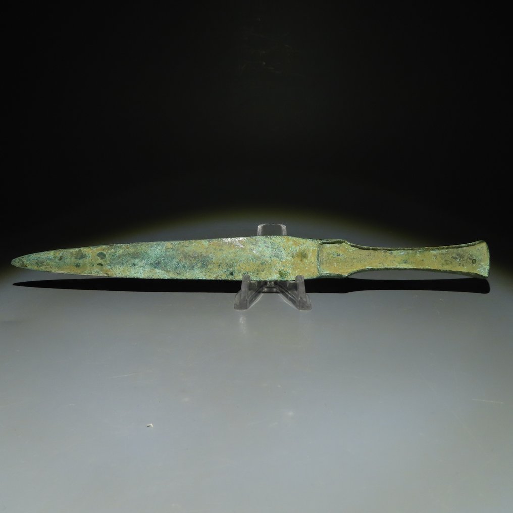 洛雷斯坦 黄铜色 匕首。公元前一千年。长 24.2 厘米。 #1.2
