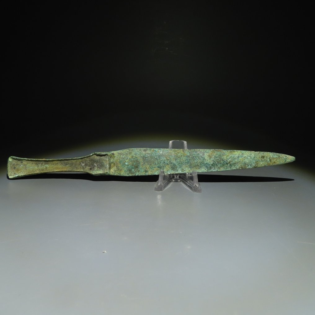 洛雷斯坦 黄铜色 匕首。公元前一千年。长 24.2 厘米。 #1.1