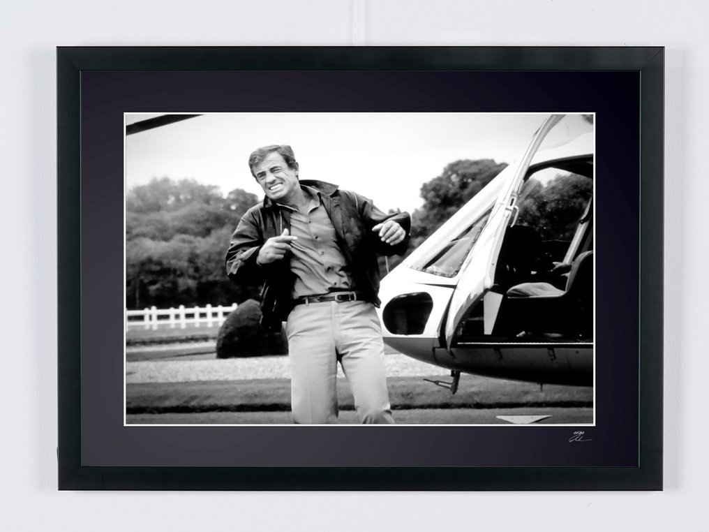 Le professionnel 1981 - Jean-Paul Belmondo - Fine Art Photography - Luxury Wooden Framed 70X50 cm - Limited Edition Nr 02 of 30 - Serial ID 30671 - Original Certificate (COA), Hologram Logo Editor and QR Code - 100% New items. #1.1