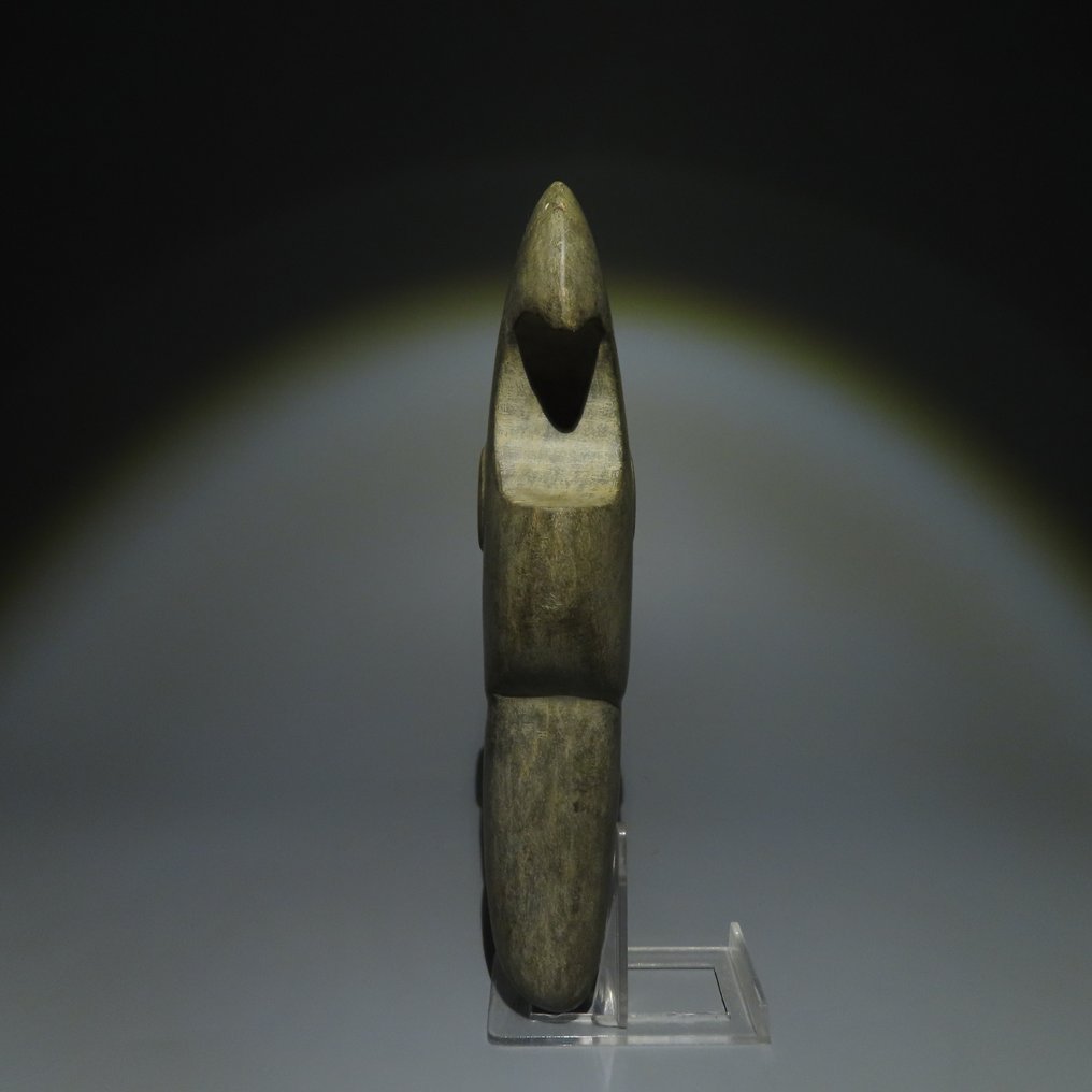 Mapuche, Chile Piedra Cetro ceremonial. 1200 - 1500 d.C. 20,8 cm H. Con licencia de Importación Española. #2.1