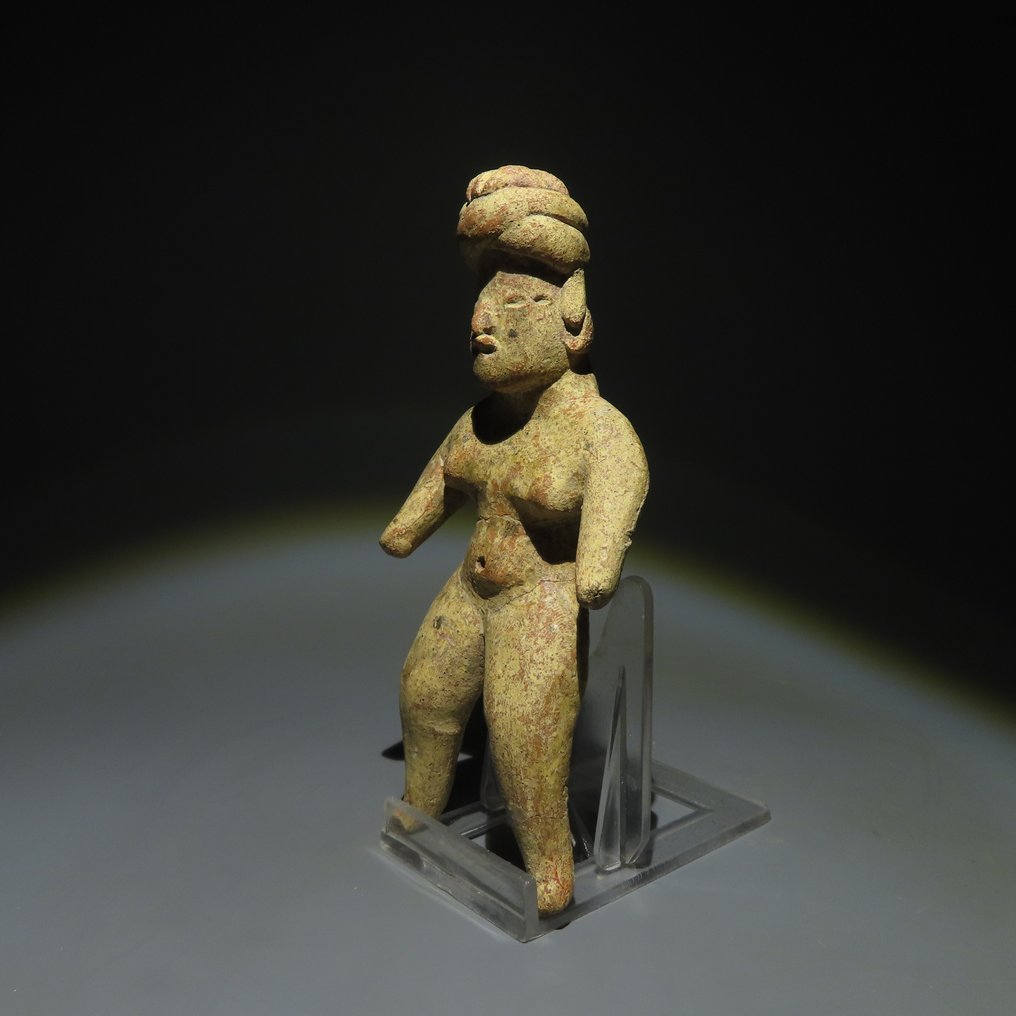 Olmeca, Mexico, Las Bocas Terrakotta Figur. 1200-600 f.Kr. 12 cm. "Michel Vinaver-samlingen". Spansk importlisens.  (Ingen reservasjonspris) #1.2