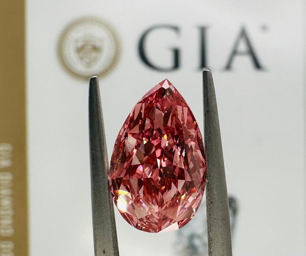 1 pcs Diamante - 2.81 ct - Brilhante, Pera - Color Enhanced - Cor de rosa vivo elegante - VS1 #1.1