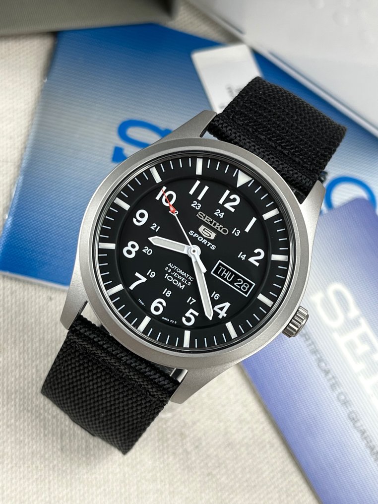 Seiko sport 5 snzg15k1 clearance