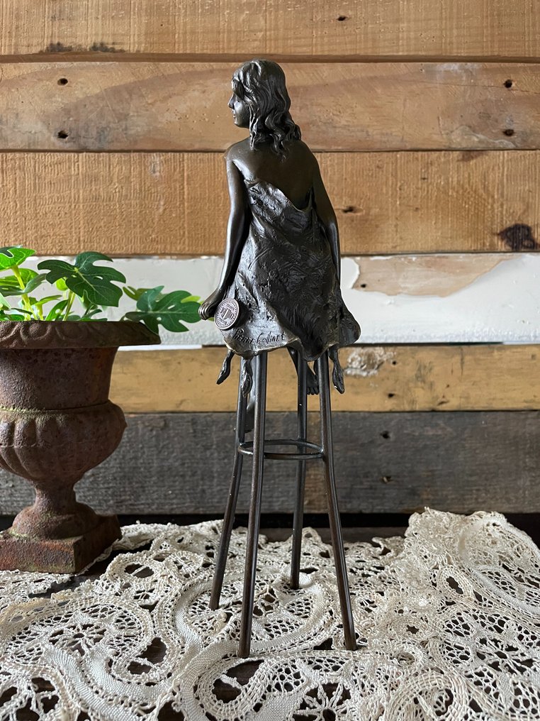 Statue, Vrouw op barkruk - 28 cm - Bronze #3.2