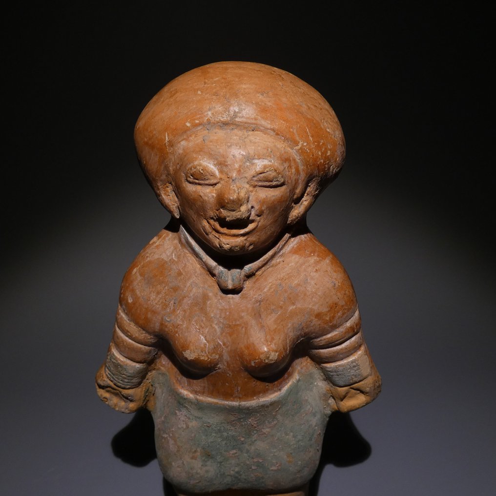 Jama-Coaque, Ecuador Terrakotta, Fin kvindefigur. 17 cm H., 500 f.Kr. - 500 e.Kr. Spansk eksportlicens. Kvindefigur - 17 cm #1.2