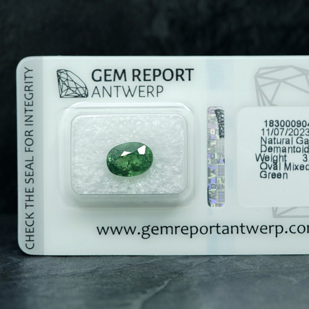 Demantoide  - 3.06 ct - Gem Report Antwerp (GRA) #2.1