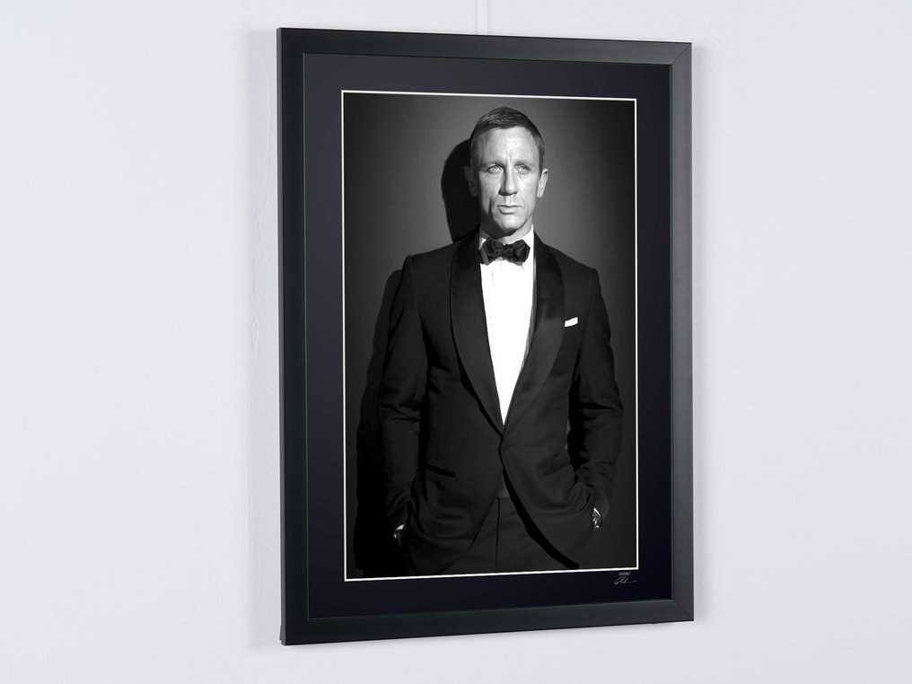 Daniel Craig as James Bond 007 - Fine Art Photography - Luxury Wooden Framed 70X50 cm - Limited Edition Nr 04 of 30 - Serial ID 30212 - Original Certificate (COA), Hologram - 100% New. Shipping Reduction from 3 items #4.3