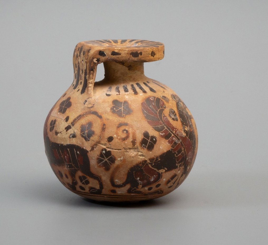 Etruskisk-korintisk Keramikk Aryballos med dyr. 6 cm H. c. 570 f.Kr.. #1.2