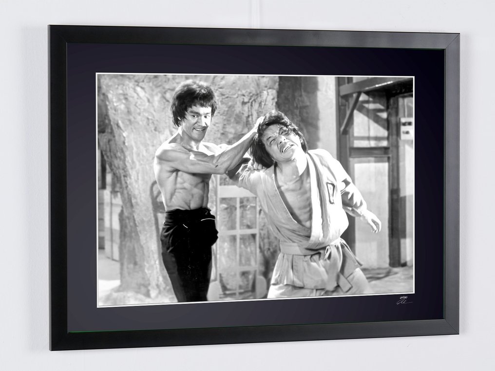 Dragon 1973 - Bruce Lee, left, with Jackie Chan - Fine Art Photography - Luxury Wooden Framed 70X50 cm - Limited Edition Nr 02 of 30 - Serial ID 30736 - Original Certificate (COA), Hologram - 100% New. Shipping Reduction from 3 items #4.3