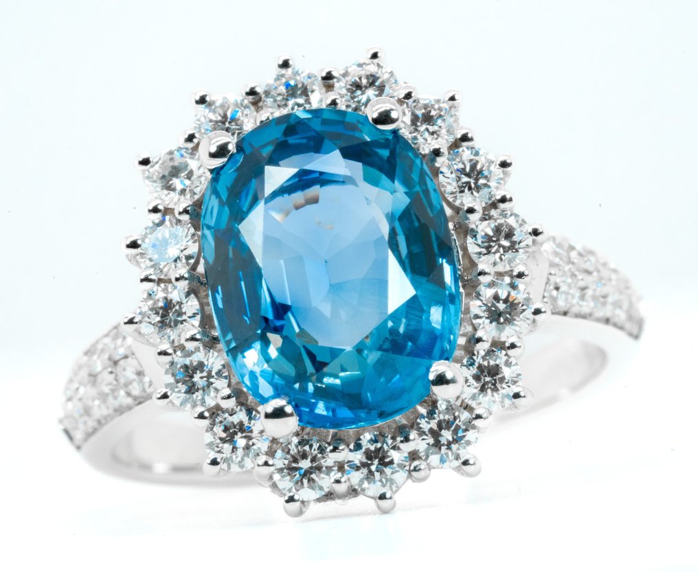 18 kt. White gold - Ring - 4.94 ct Sapphire - 'Cornflower' Blue (Burma) & VS Diamonds #1.1
