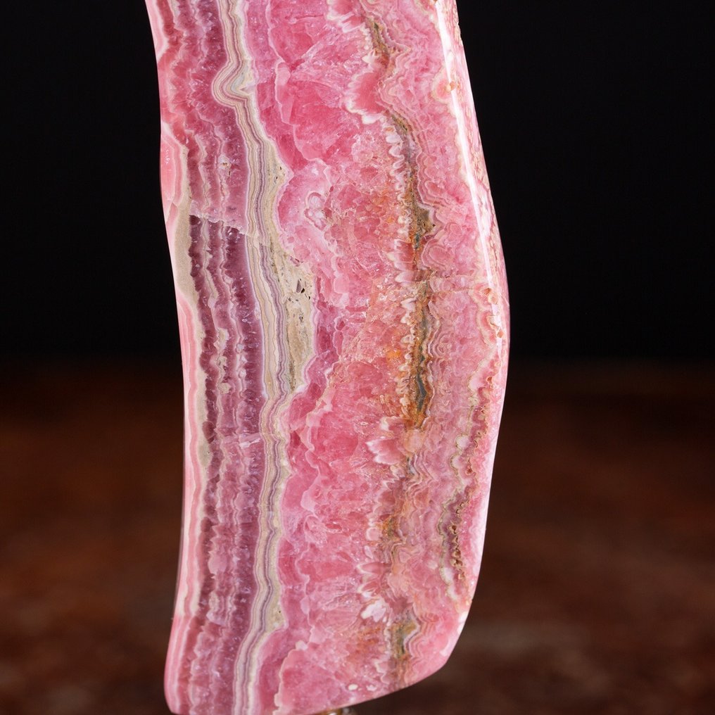 Rodocrosite Arte E Design Elegáns Soprammobile rodokrozit és réz anyagból, 'Rosa Argentina' névvel. - Magasság: 215 mm - Szélesség: 45 mm- 489 g #4.3