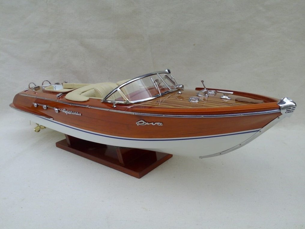 Maquette RIVA aquarama en bois Modélismes (67 cm.) 1:12 - Model boat #1.0