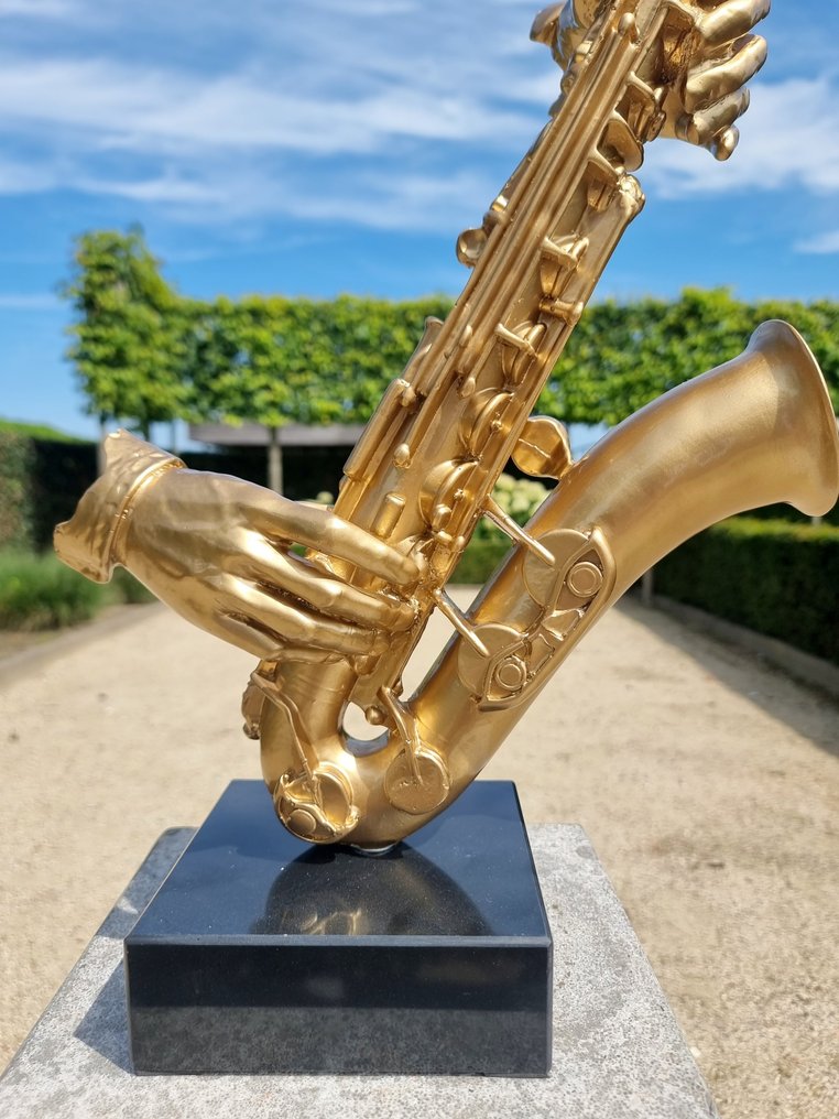 雕像 - Saxophonist - 石材，玻璃纤维 #1.0