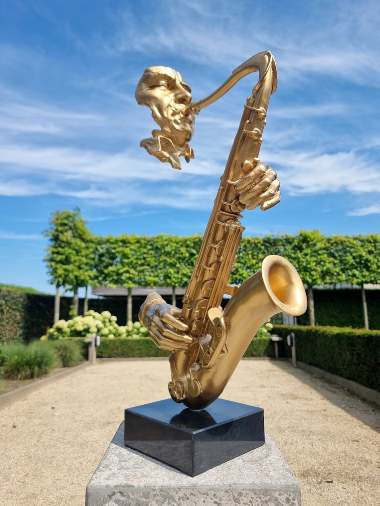 雕像 - Saxophonist - 石材，玻璃纤维 #4.3