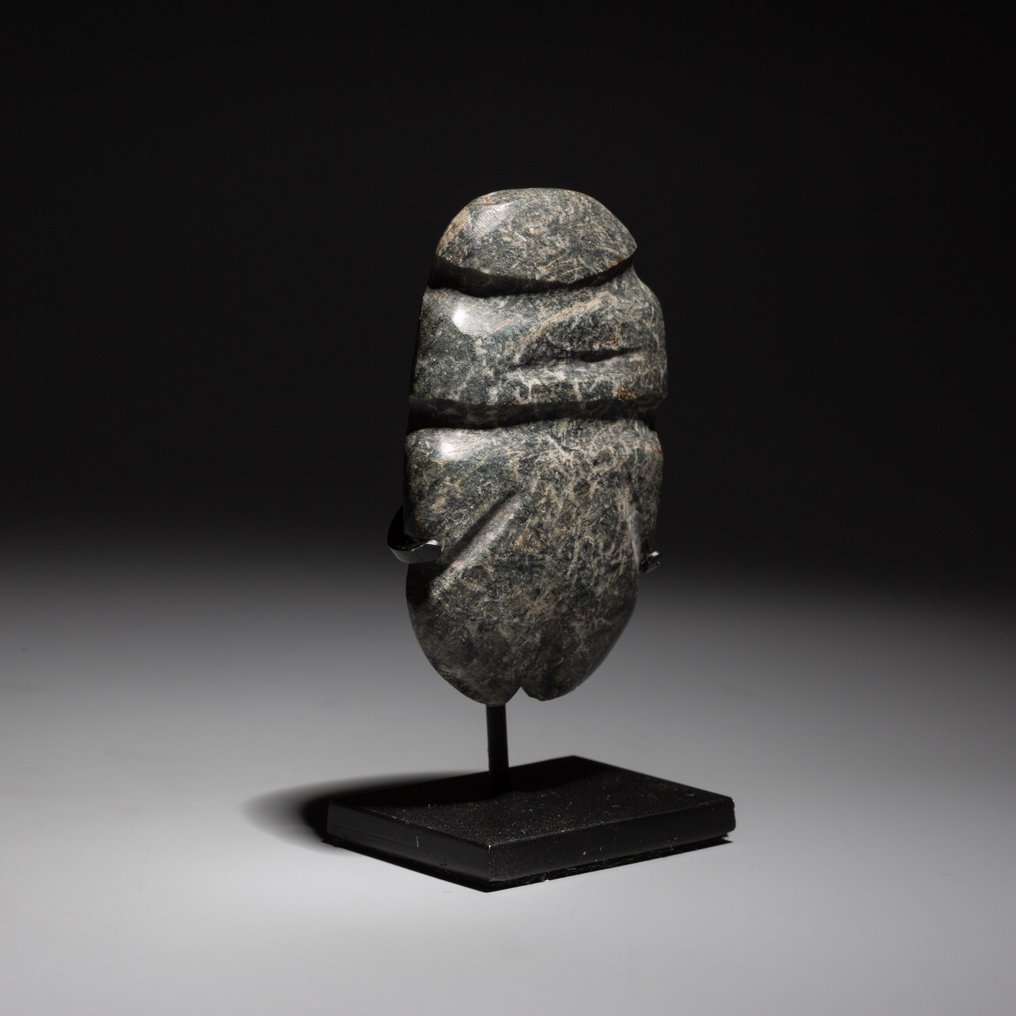 Mezcala, Estado de Guerrero, Mexico Steen Antropomorf idool. 300-100 v.Chr. 8,2cm hoogte. Spaanse importvergunning. #1.2