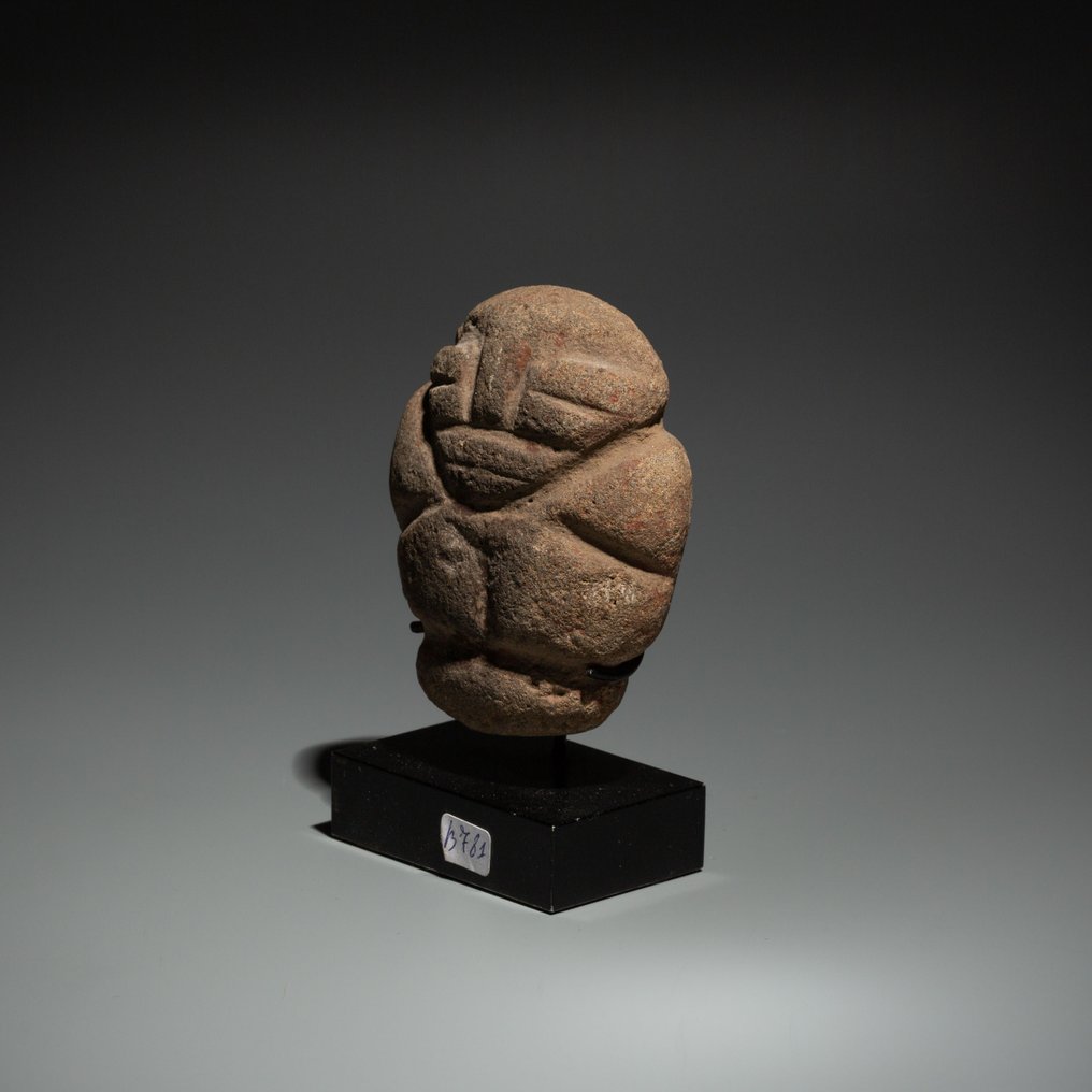 Mezcala, Estado de Guerrero, Meksyk Kamień Antropomorficzny idol. 300-100 p.n.e. Wysokość 7,5cm. Hiszpańska licencja importowa. #2.1