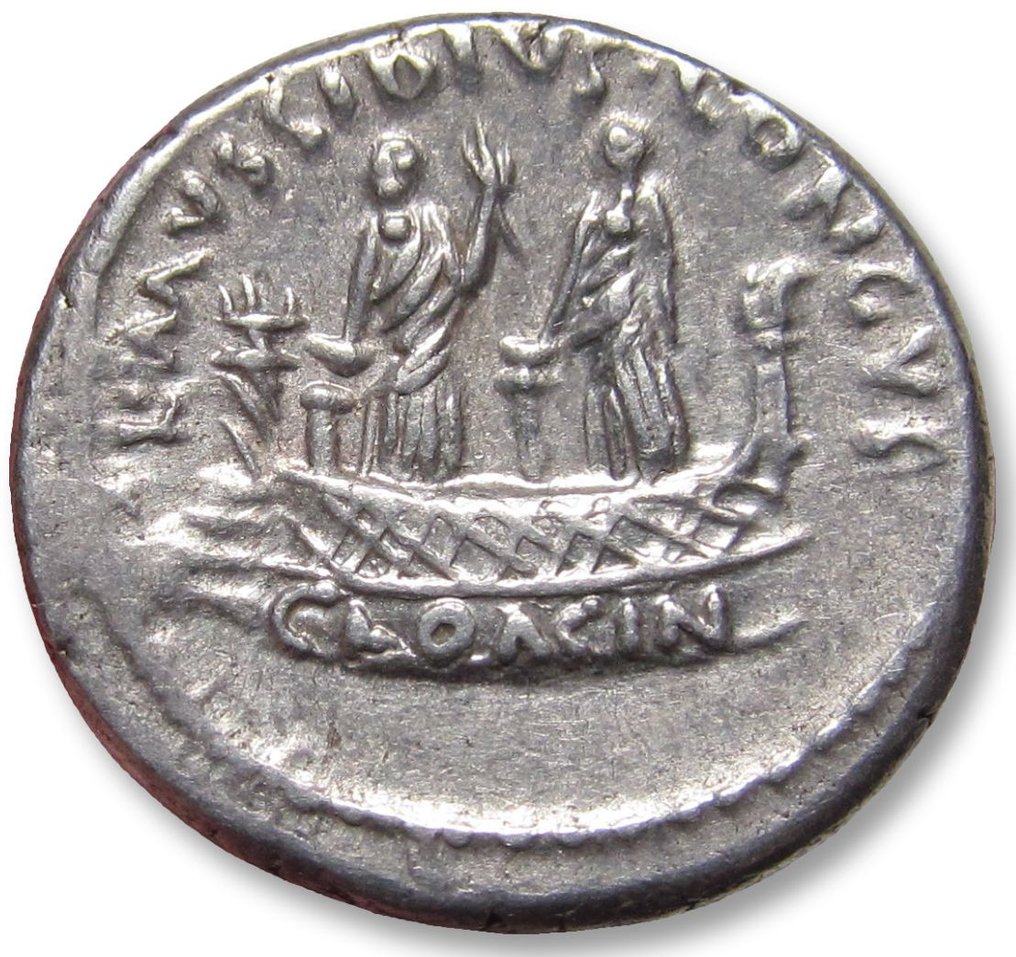 République romaine. L. Mussidius Longus, 42 BC. Denarius Rome mint - Shrine of Venus Cloacina - #1.2