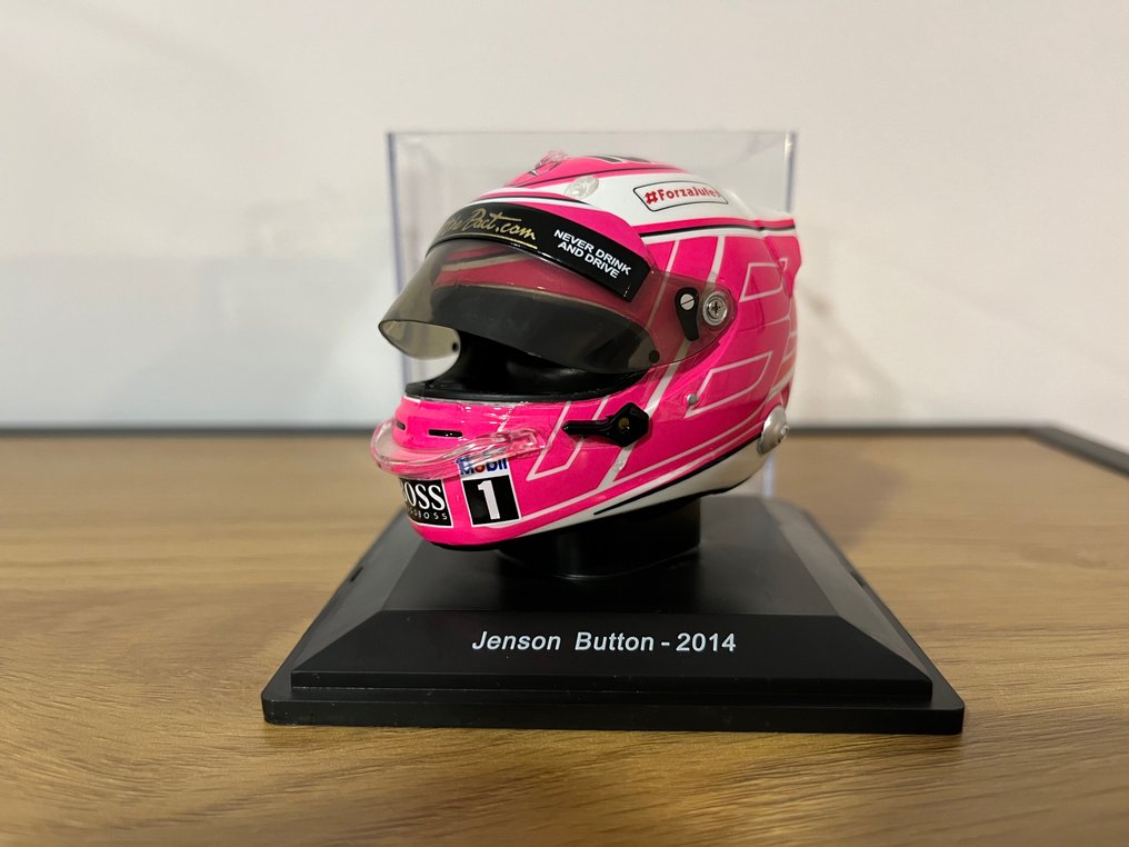 Spark 1:5 - 模型賽車 (2) - Special Edition Helmet Pack Season 2014 - Jenson Button(McLaren Mercedes) - Adrian Sutil(Sauber-Ferrari) #2.1