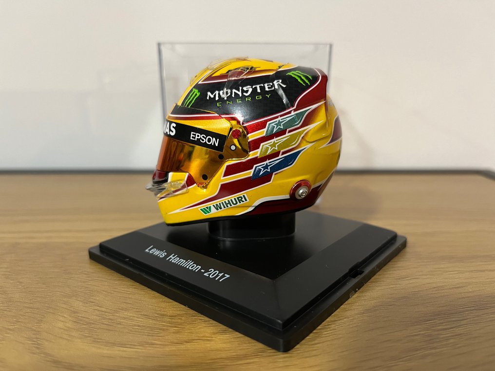 Spark 1:5 - Modelracerbil - Bell HP7 - Verdensmester 2017 - Lewis Hamilton #2.1