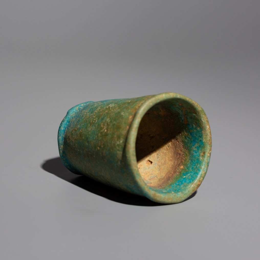 古埃及 Faience 奠基存放杯，约公元前1279年至公元前1153年，高度5.6厘米。 #4.3