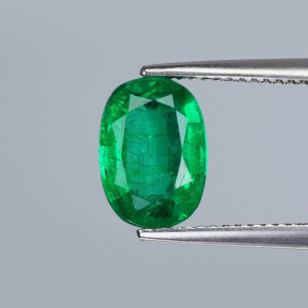 Green Emerald  - 2.70 ct - Gemological Institute of America (GIA) #1.1