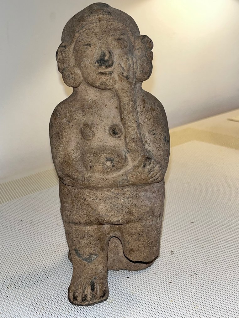 Tumaco-Tolita Terrakotta Gravid kvinde i tænkende stilling - 23 cm #1.2