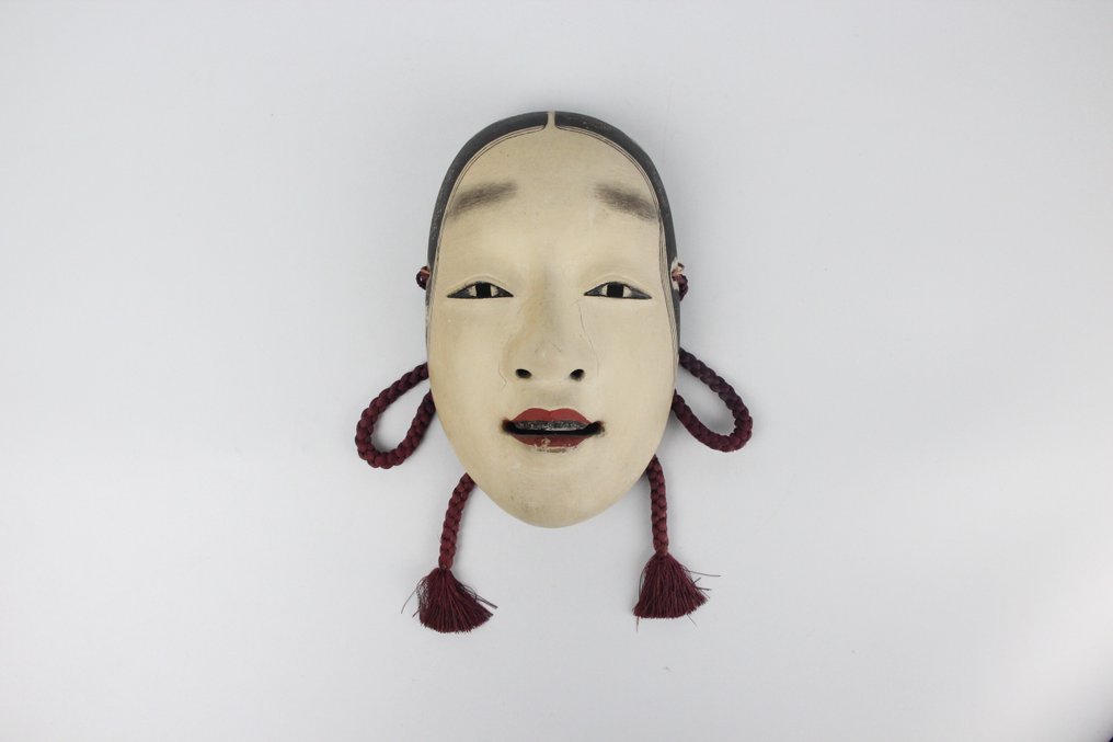 日本能乐面具 - 木, 雕刻的优雅：今村祥音的“若女”（Waka on'na）能剧面具 今村祥韵 #1.1