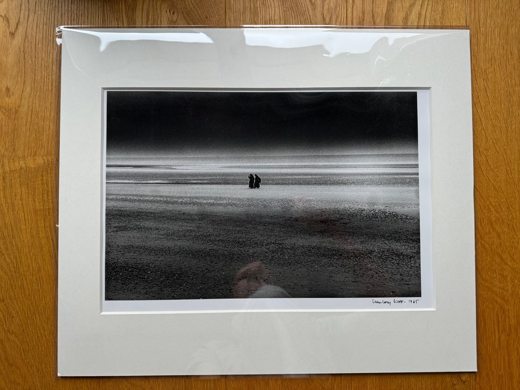 Jeanloup Sieff (1933 - 2000) - Nonnes improbables, Angleterre 1965 #3.2