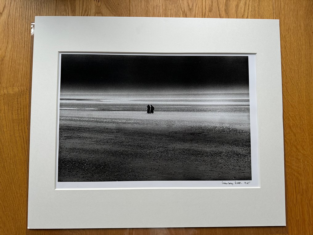 Jeanloup Sieff (1933 - 2000) - Nonnes improbables, Angleterre 1965 #2.1