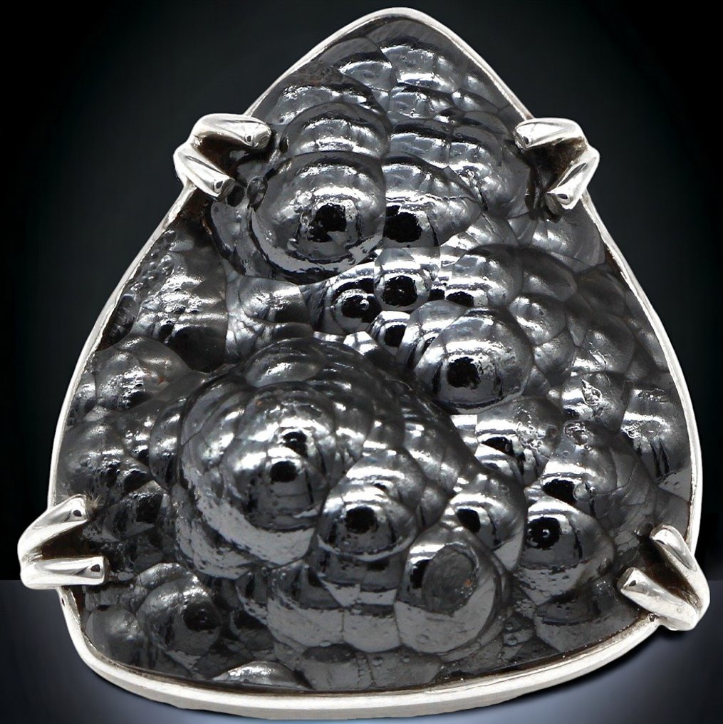 与葡萄状赤铁矿的银戒指。 带有赤铁矿 Metallica 的特殊银戒指 - 高度: 30 mm - 宽度: 29 mm- 21 g - (1) #2.1