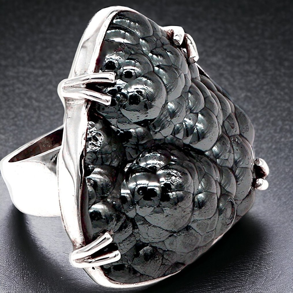 与葡萄状赤铁矿的银戒指。 带有赤铁矿 Metallica 的特殊银戒指 - 高度: 30 mm - 宽度: 29 mm- 21 g - (1) #1.2