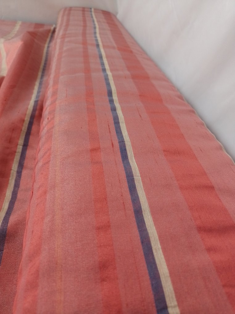 华丽剪裁塔夫绸双宽 6m x 2.8 颜色 红色、粉色洋红色调 - 室内装潢面料  - 500 cm - 280 cm #3.2