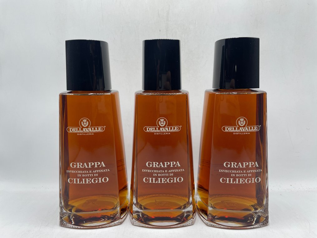 Dellavalle - Grappa Affinata In Botti Di Ciliegio Astucciata  - 70厘升 - 3 瓶 #1.0