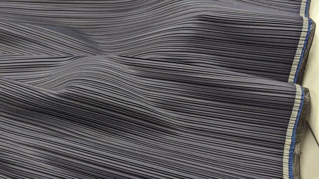 	 Esclusivo Fendi Casa Velluto in seta Rock lavorazione artigianale "Plissè" - Tissu d’ameublement  - 405 cm - 145 cm #3.1