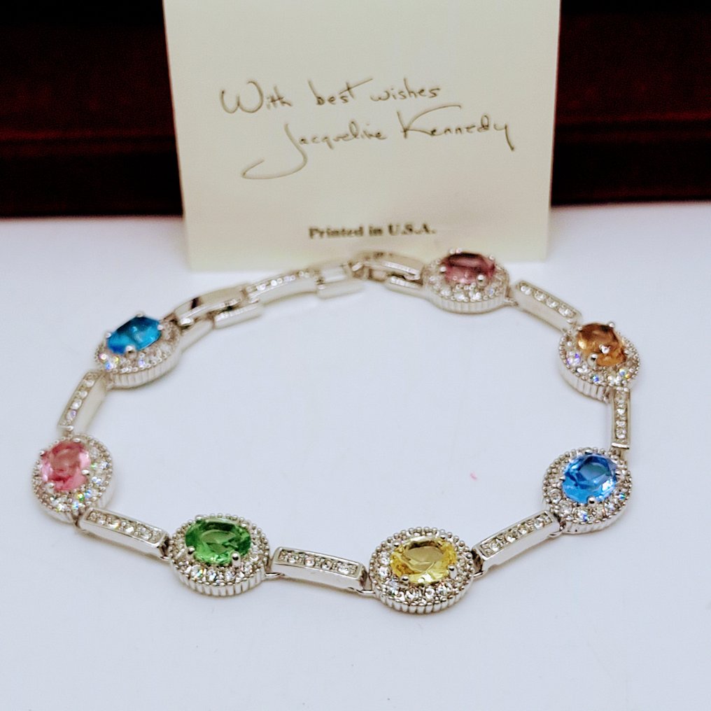 Jacky 收到 JFK 为她生日送的礼物，由 Jack 送出。 - 手镯 - 水晶宝石 #1.0
