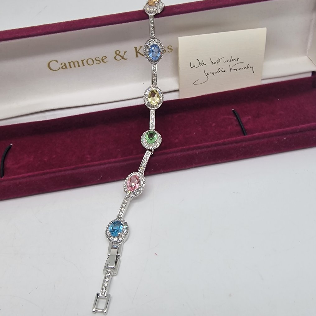 Jacky 收到 JFK 为她生日送的礼物，由 Jack 送出。 - 手镯 - 水晶宝石 #3.2